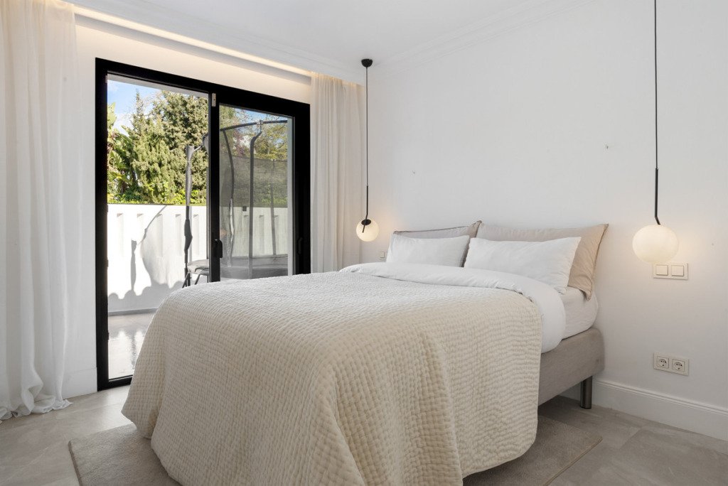 Villa – Chalet — Nueva Andalucía