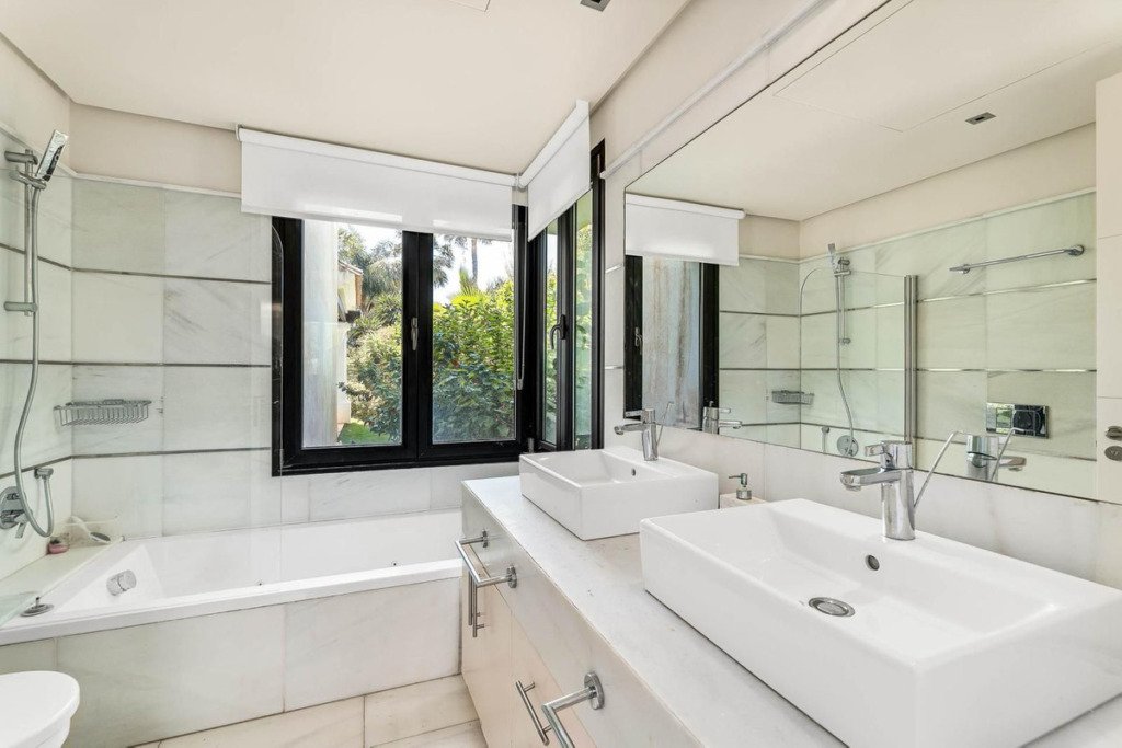 Villa – Chalet — The Golden Mile