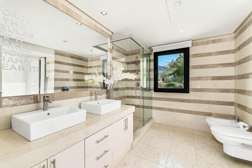 Villa – Chalet — The Golden Mile