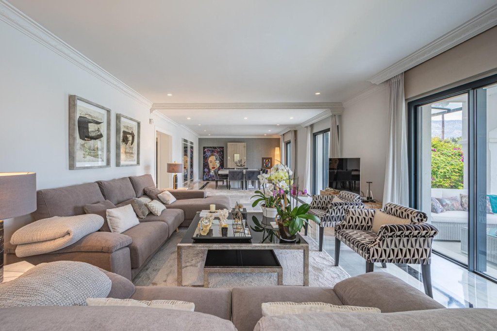 Villa – Chalet — Nueva Andalucía