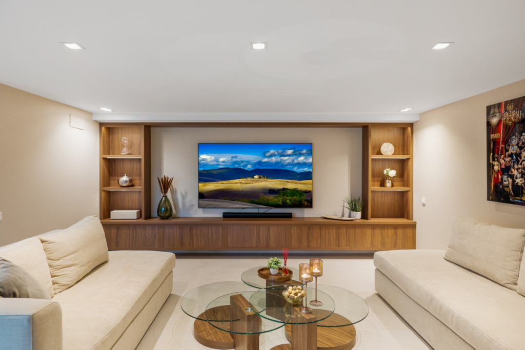 Villa – Chalet — The Golden Mile