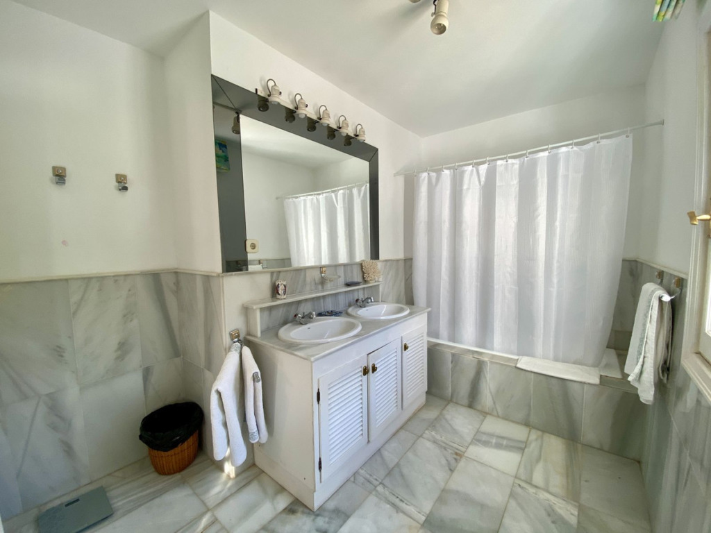 Villa – Chalet — Benahavís
