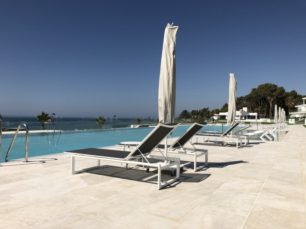 Middle Floor Apartment — Estepona