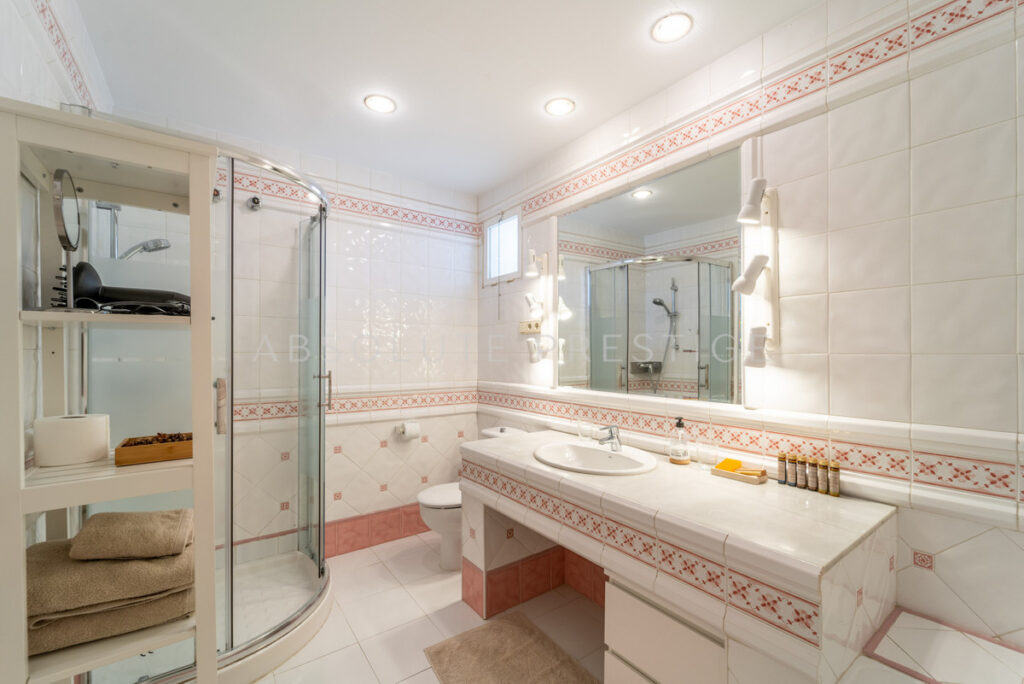 Villa – Chalet — Nueva Andalucía