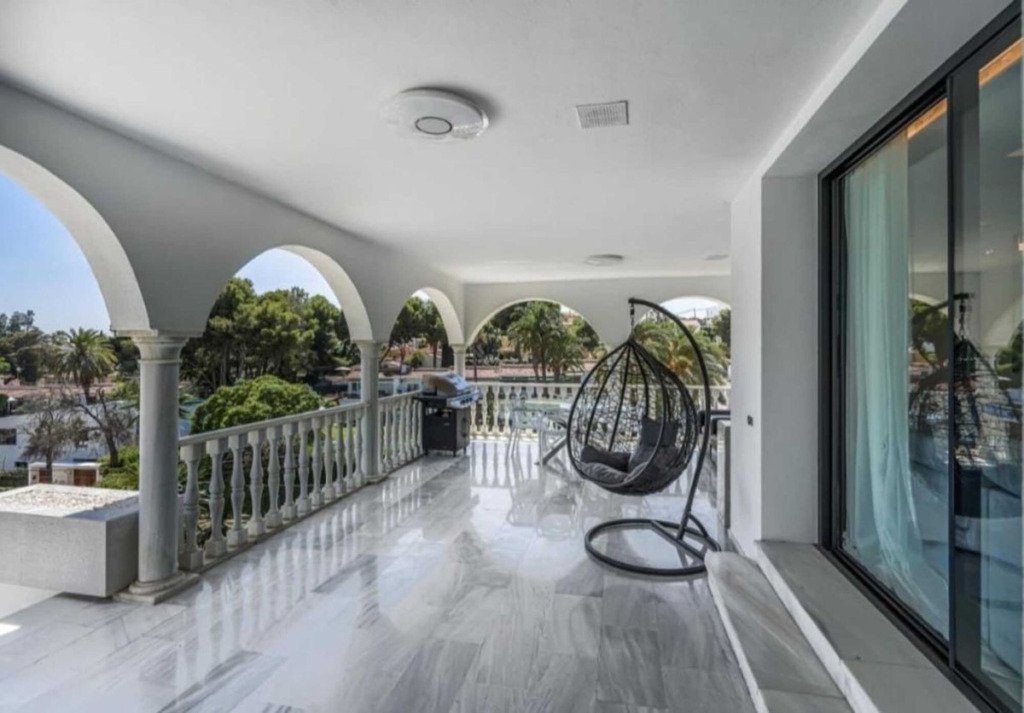 Detached Villa — Nueva Andalucía