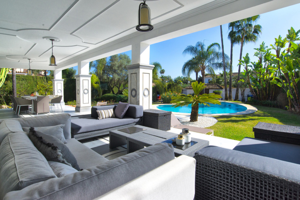 Villa – Chalet — Nueva Andalucía