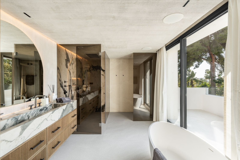 Detached Villa — Las Brisas