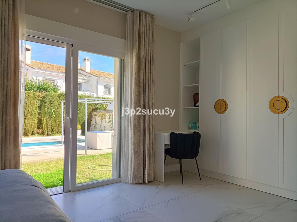 Villa – Chalet — Cortijo Blanco