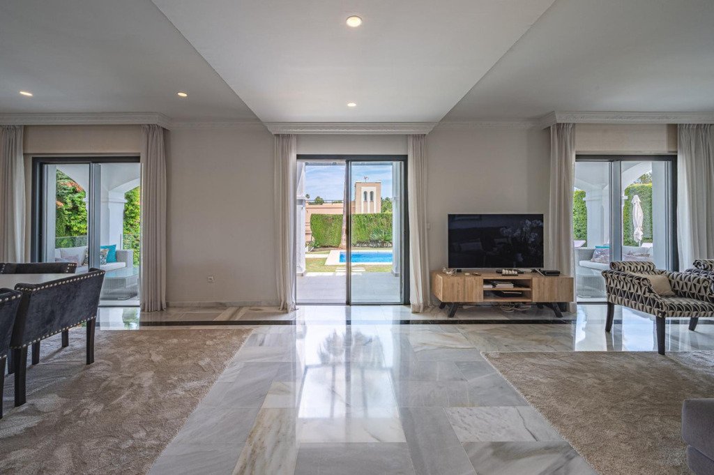Villa – Chalet — Nueva Andalucía