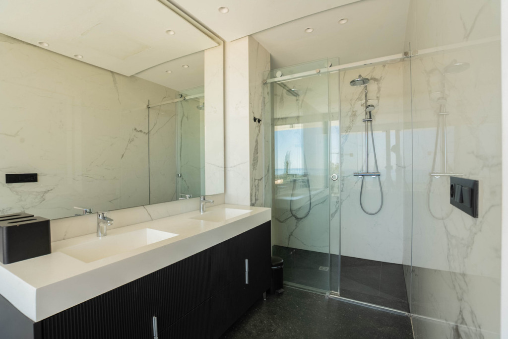 Villa – Chalet — Estepona