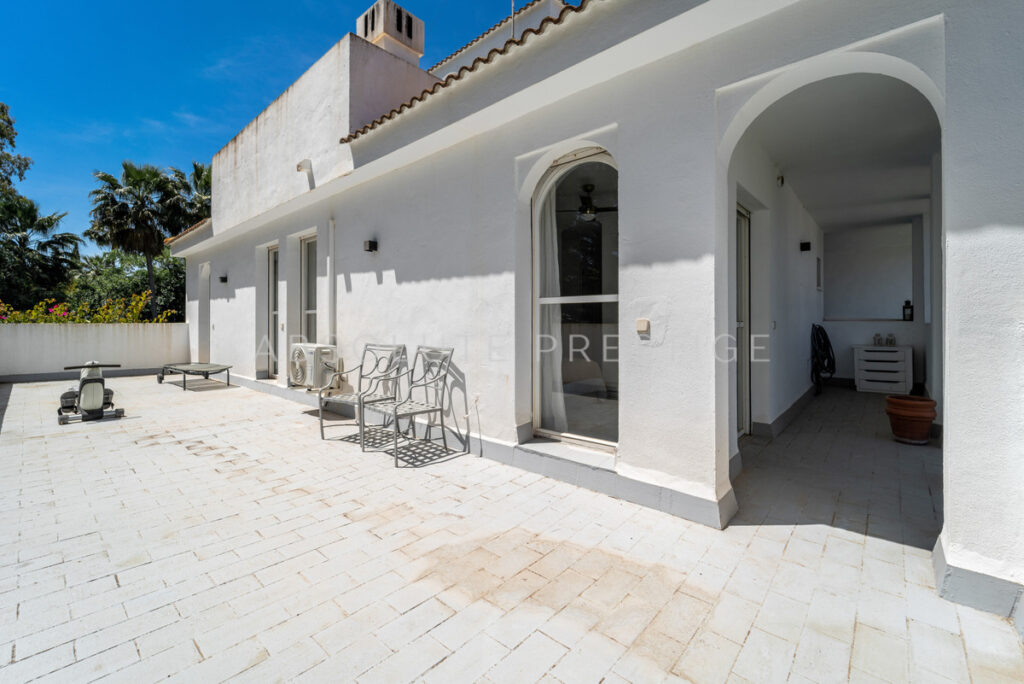 Villa – Chalet — Nueva Andalucía