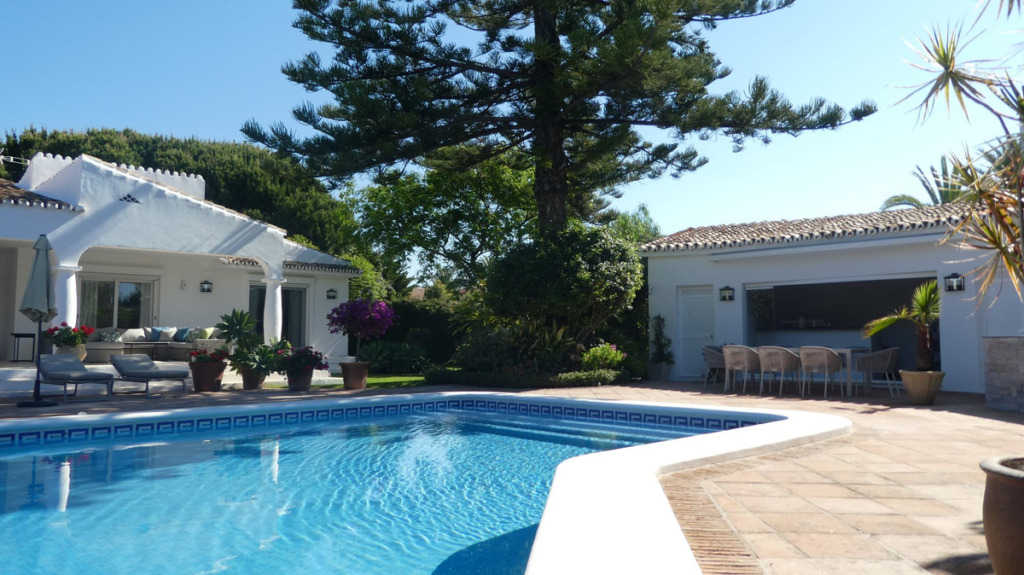 Вилла/Шале — Estepona