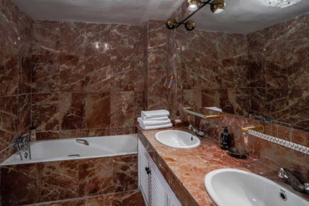 Detached Villa — Nueva Andalucía