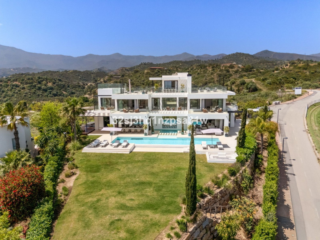 Villa – Chalet — Estepona