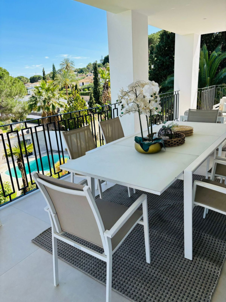 Detached Villa — Nueva Andalucía
