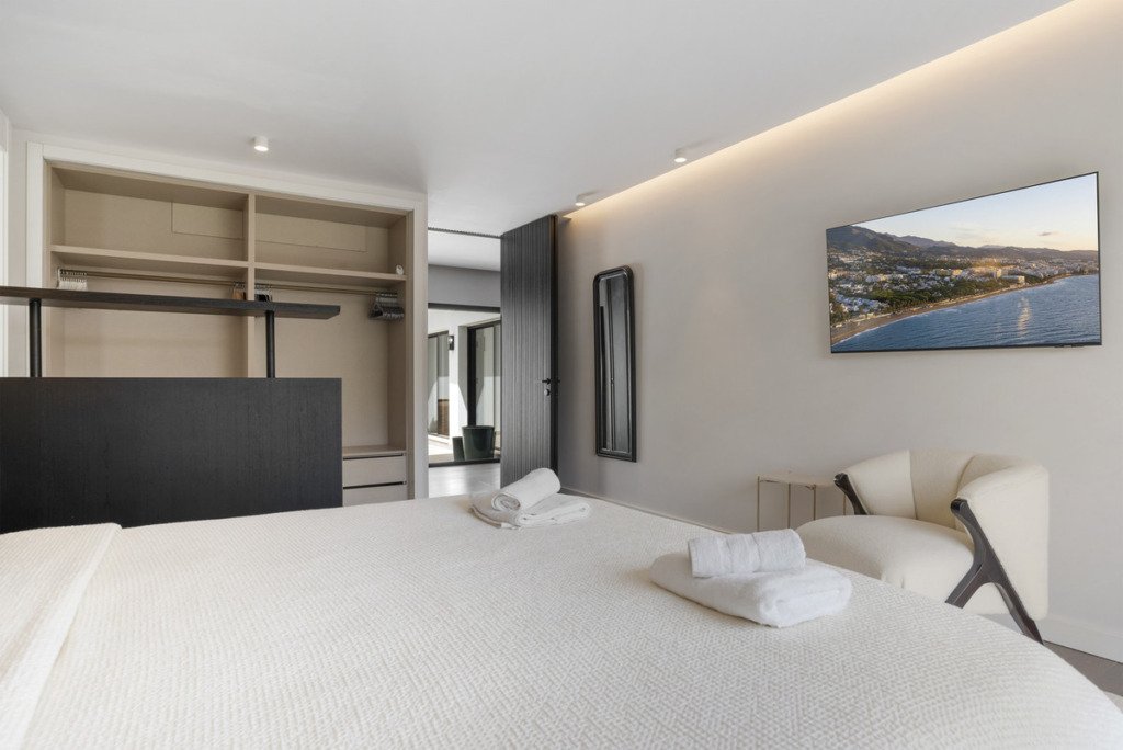 Villa – Chalet — Nueva Andalucía