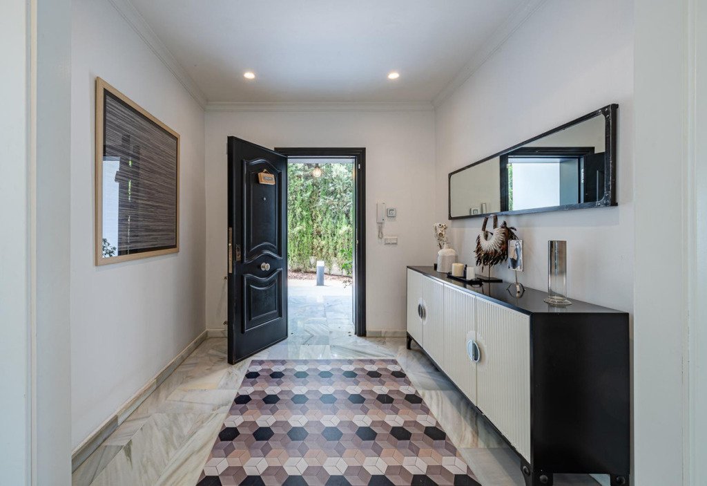 Villa – Chalet — Nueva Andalucía