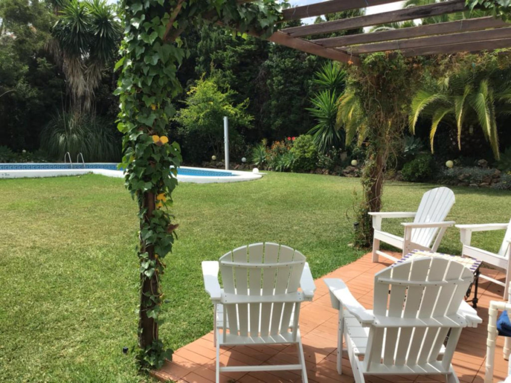 Villa – Chalet — Nueva Andalucía