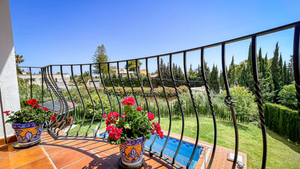 Villa – Chalet — El Rosario