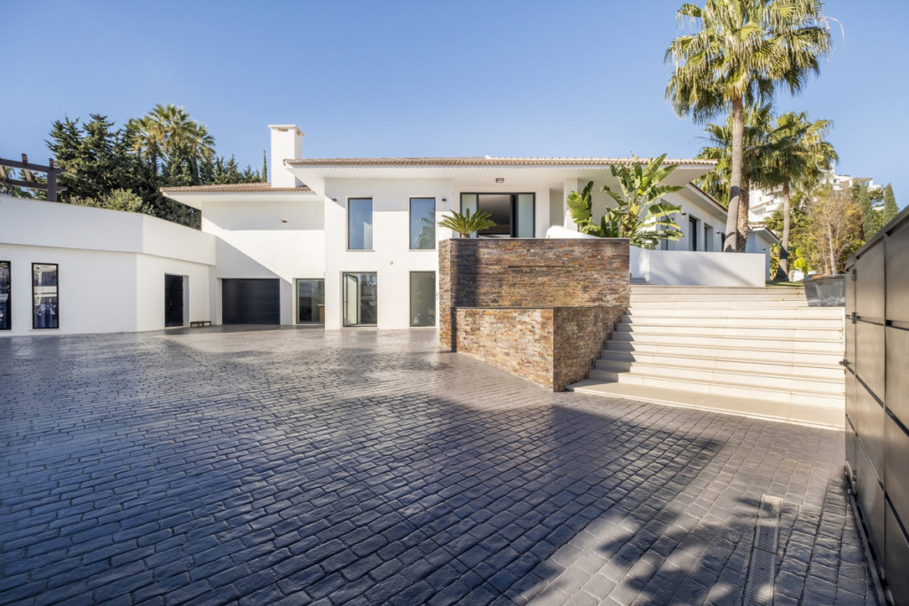 Detached Villa — Nueva Andalucía