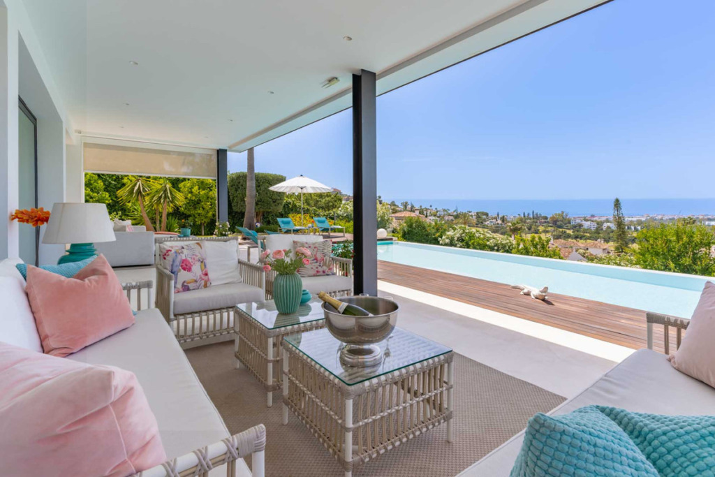 Detached Villa — Nueva Andalucía