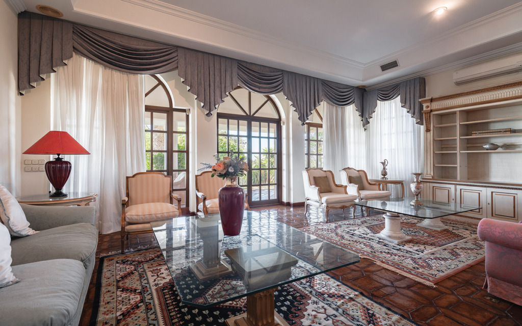 Villa – Chalet — The Golden Mile