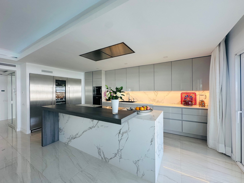 Middle Floor Apartment — Puerto Banús
