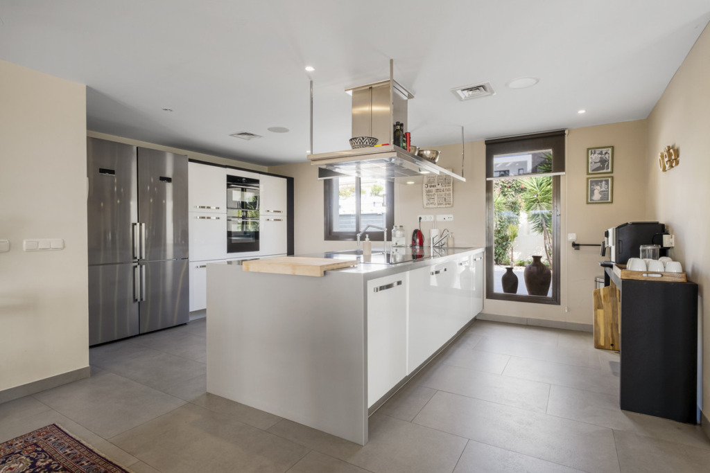 Villa – Chalet — Nueva Andalucía