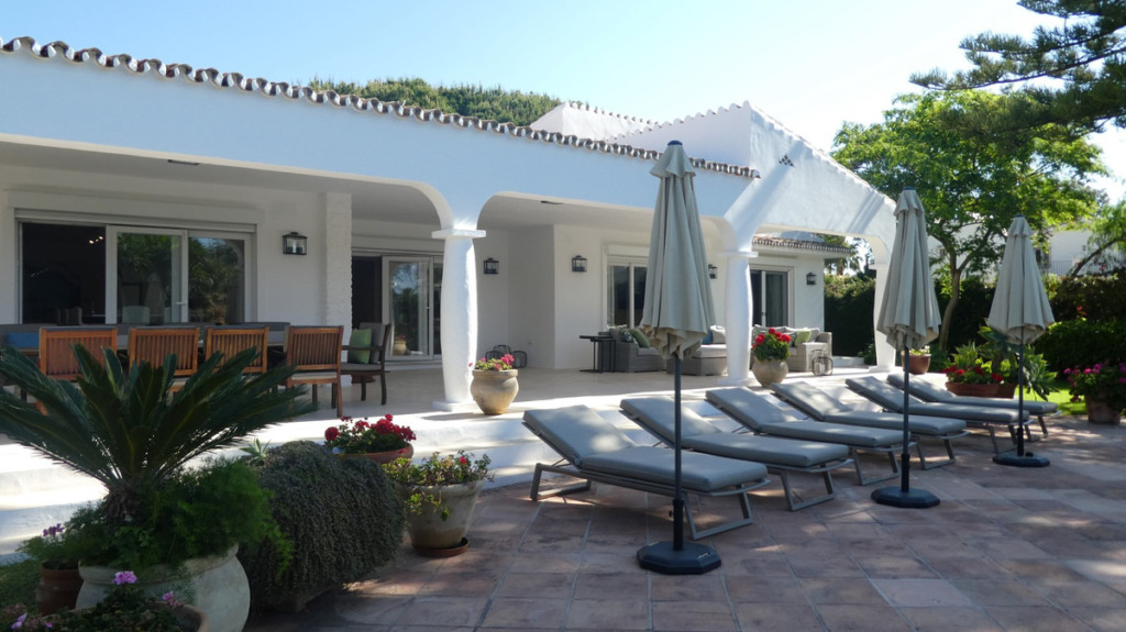 Villa – Chalet — Estepona