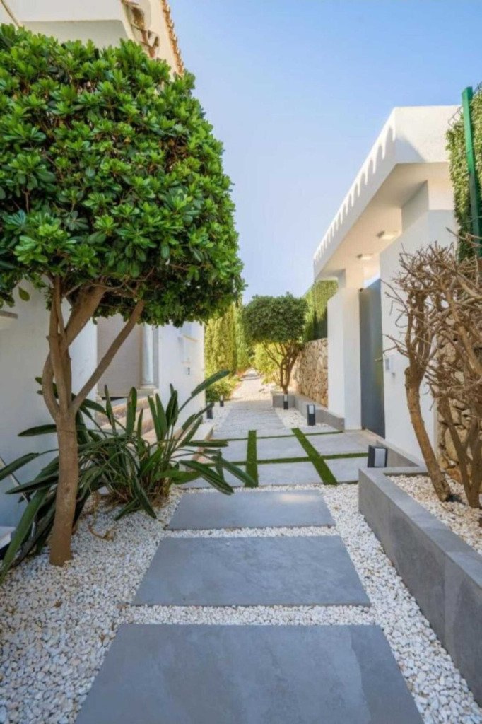 Detached Villa — Nueva Andalucía