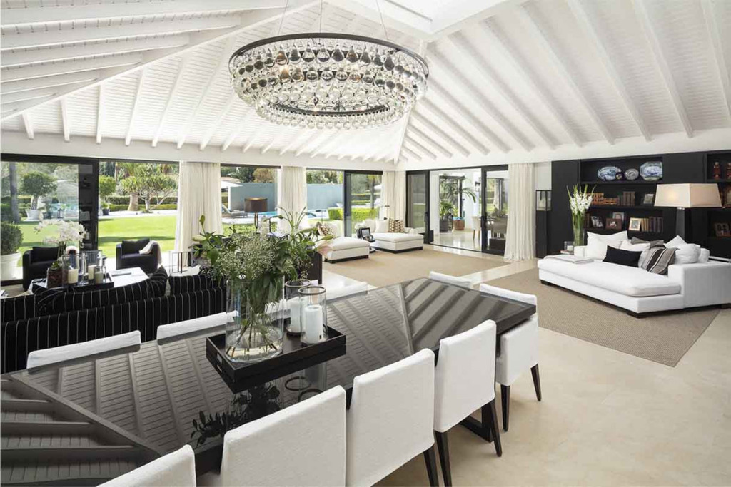 Detached Villa — Nueva Andalucía