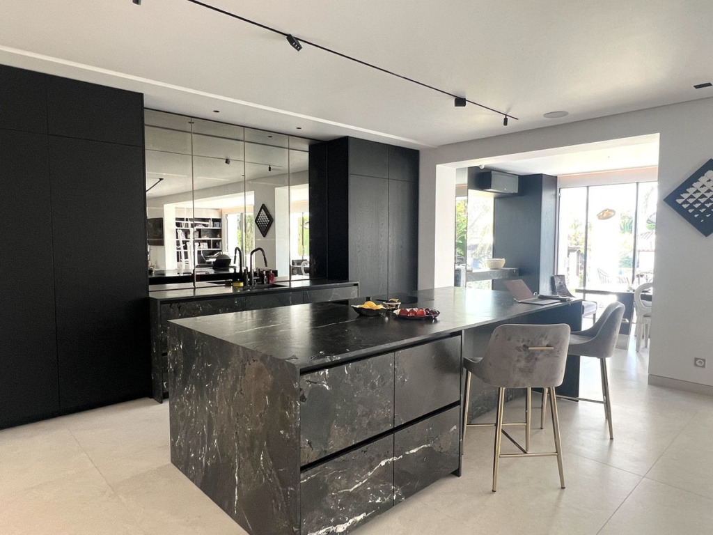 Detached Villa — Nueva Andalucía