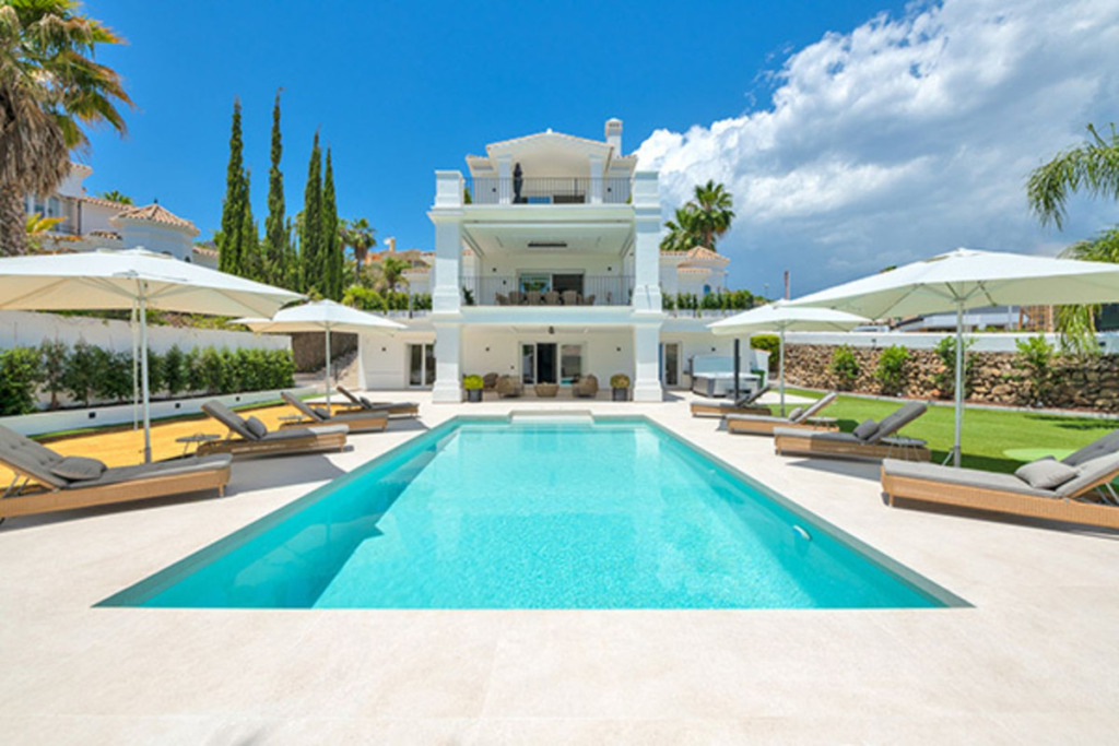 Villa – Chalet — Nueva Andalucía