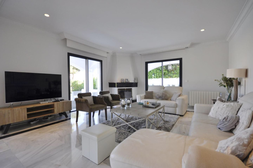 Detached Villa — Nueva Andalucía