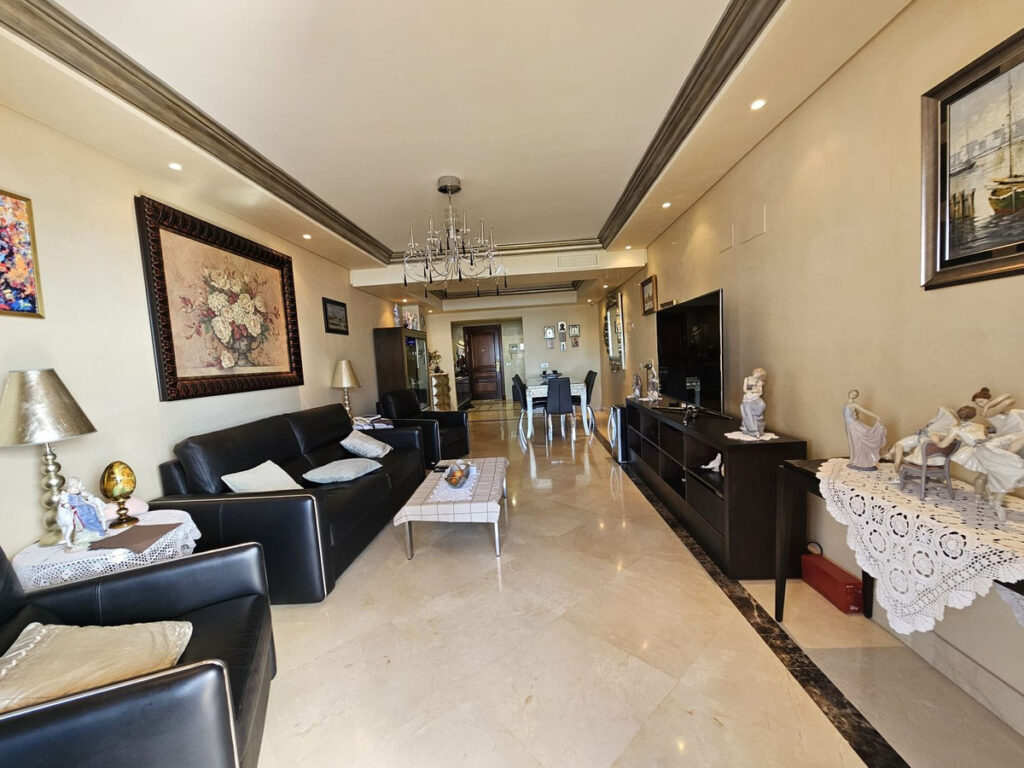 Middle Floor Apartment — Estepona