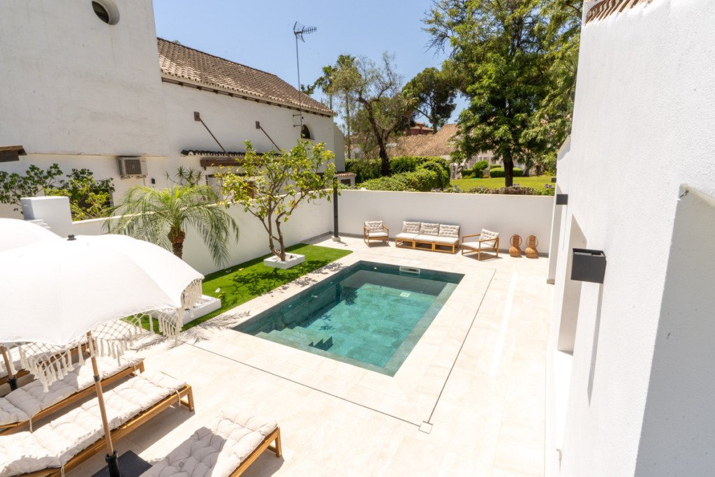 Detached Villa — Nueva Andalucía