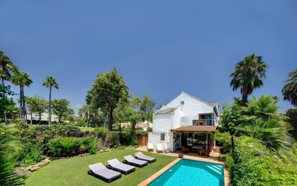 Villa – Chalet — Nueva Andalucía