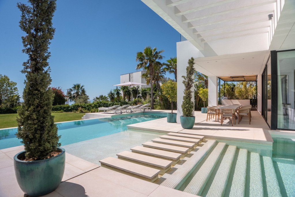 Detached Villa — Estepona