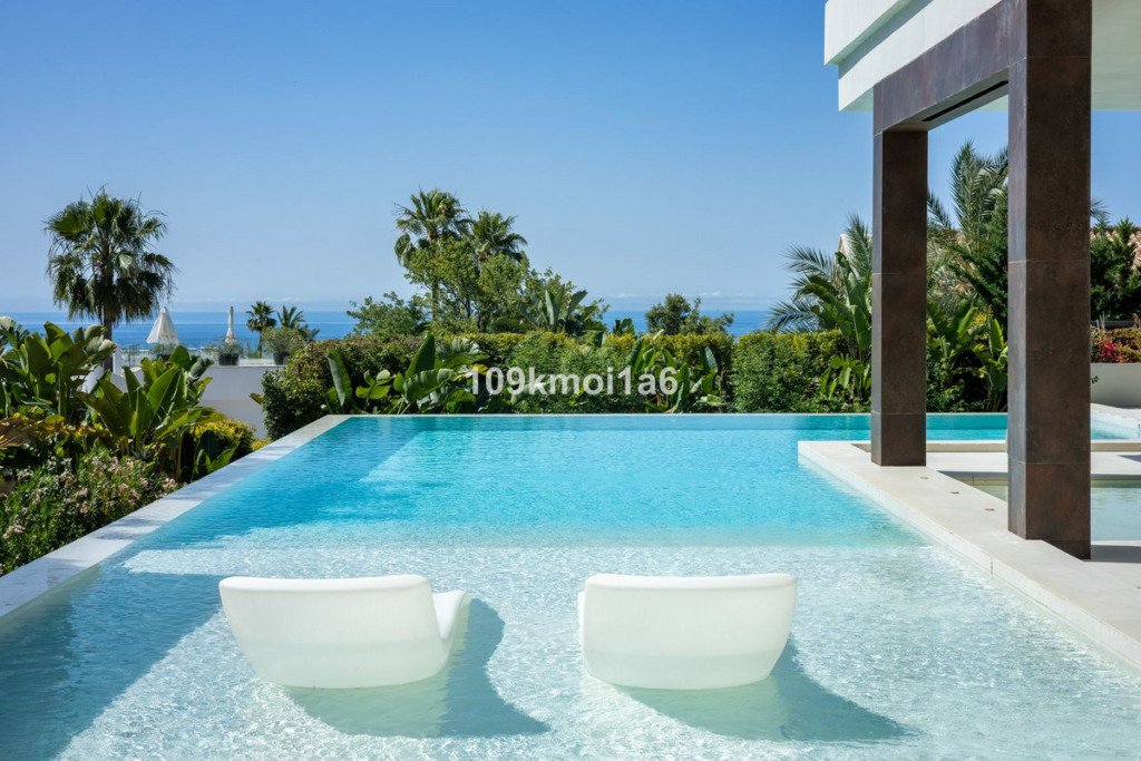 Detached Villa — Sierra Blanca