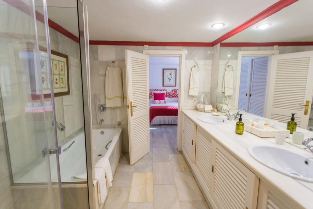 Villa – Chalet — The Golden Mile