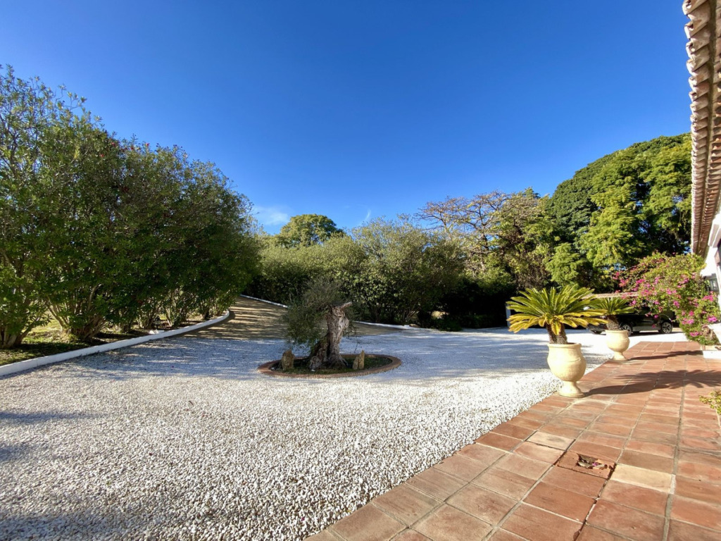 Detached Villa — Benahavís
