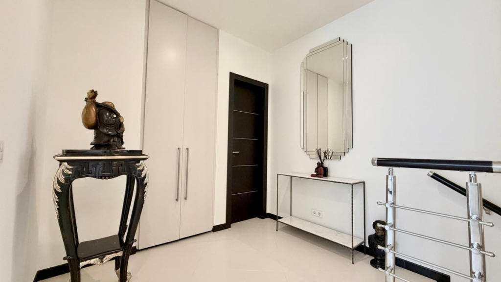 Semi-Detached House — The Golden Mile