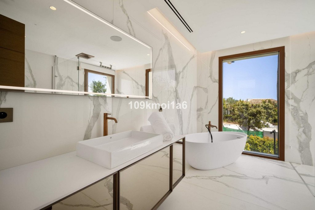 Detached Villa — Sierra Blanca