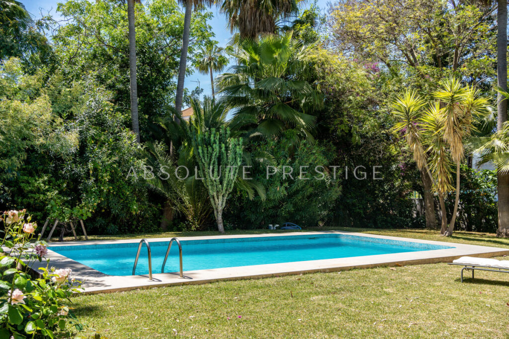 Villa – Chalet — Nueva Andalucía