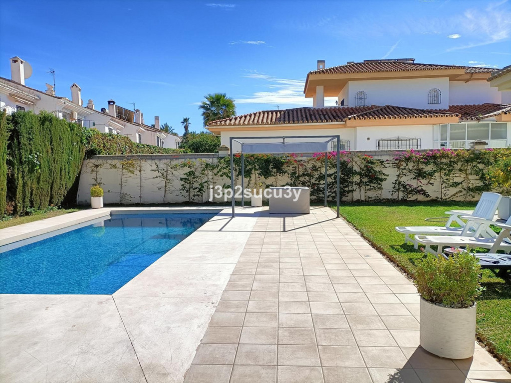 Detached Villa — Cortijo Blanco