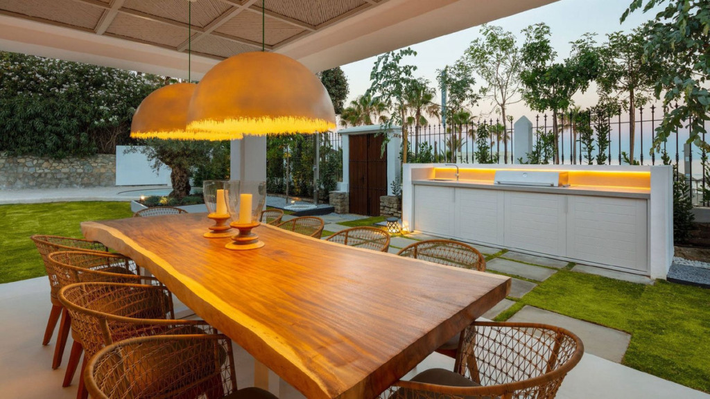 Detached Villa — The Golden Mile