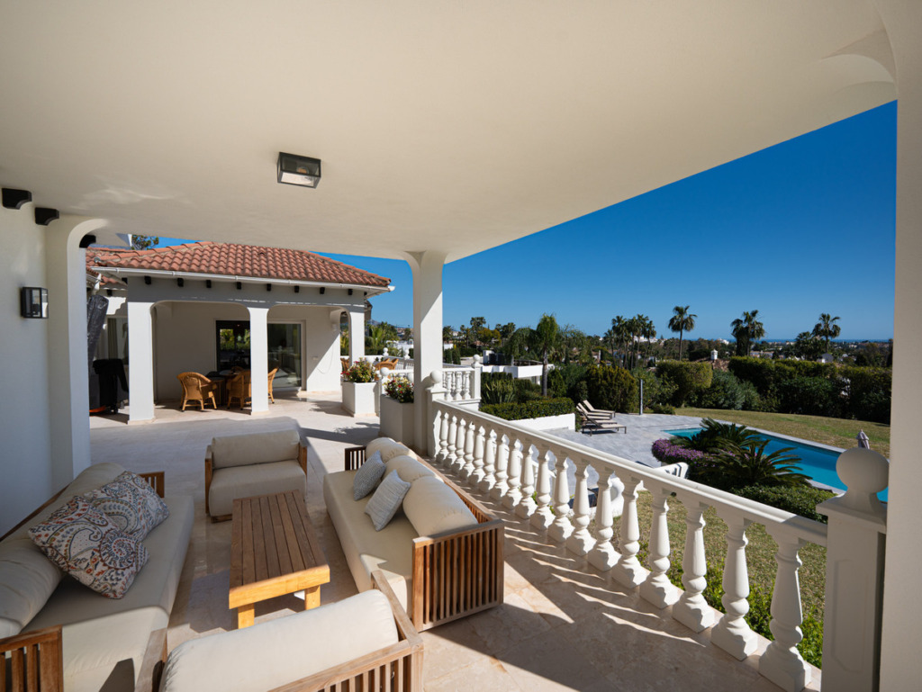 Detached Villa — Nueva Andalucía