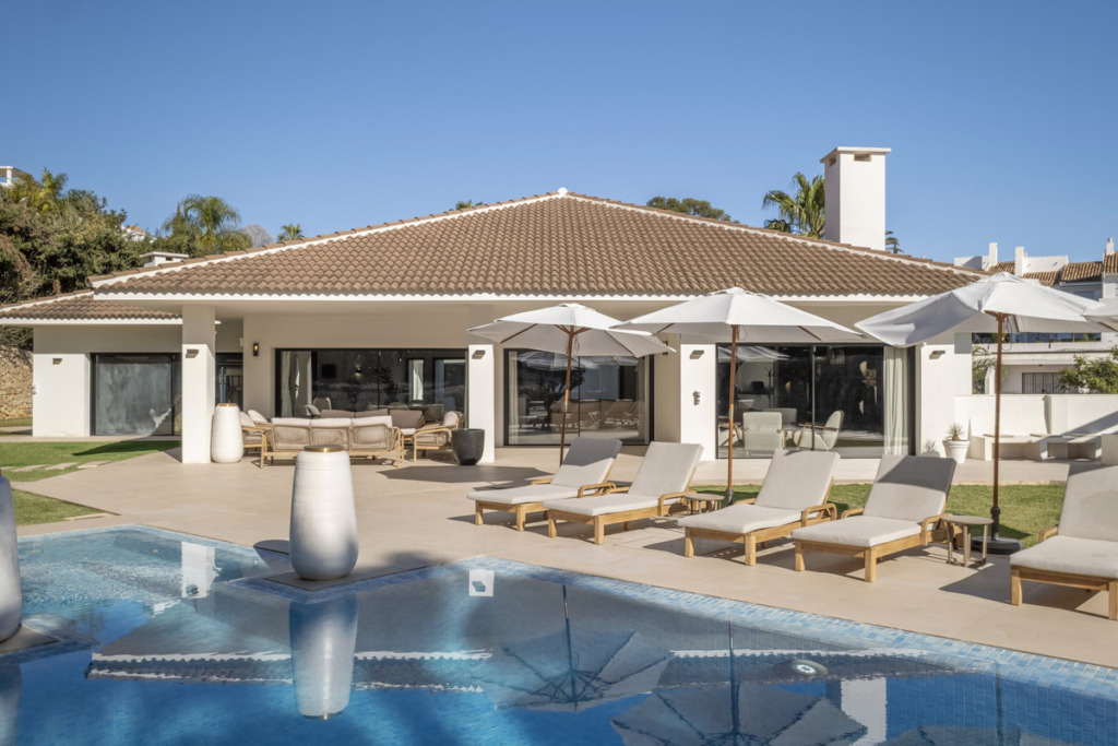 Villa – Chalet — Nueva Andalucía