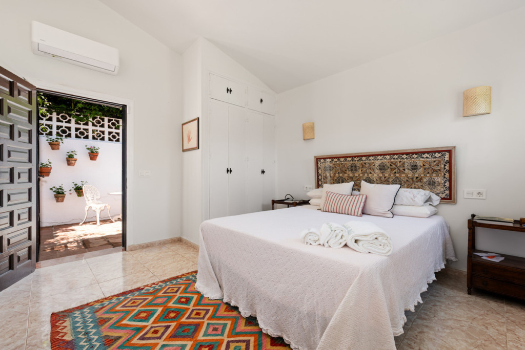Detached Villa — Nueva Andalucía