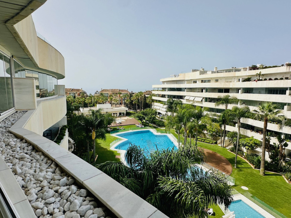 Apartamento Planta Media — Puerto Banús